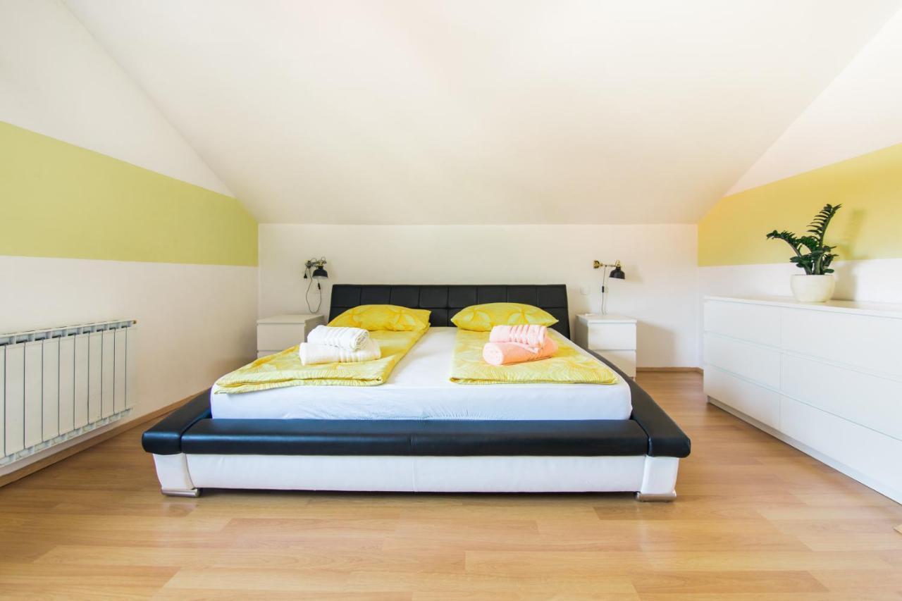 Pr' Petrcu Apartment Tolmin Bagian luar foto