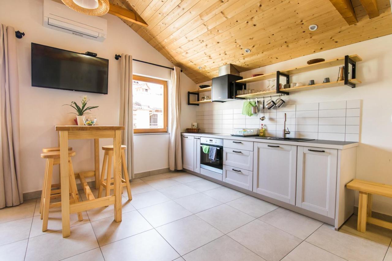 Pr' Petrcu Apartment Tolmin Bagian luar foto